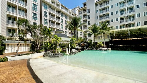 Grand Florida Beachfront Condo Resort Pattaya photo