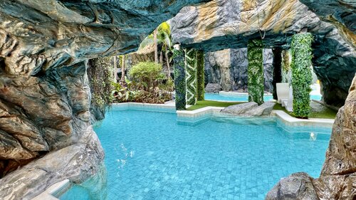 Grand Florida Beachfront Condo Resort Pattaya photo