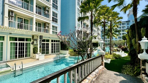 Grand Florida Beachfront Condo Resort Pattaya photo