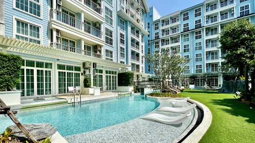 Grand Florida Beachfront Condo Resort Pattaya photo