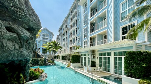 Grand Florida Beachfront Condo Resort Pattaya photo