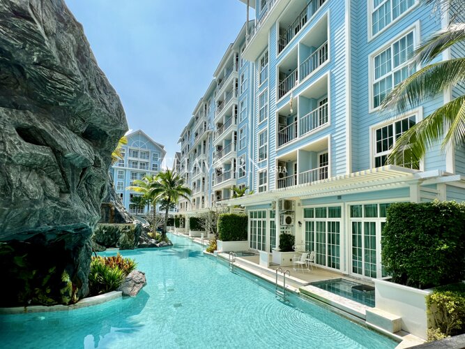 Grand Florida Beachfront Condo Resort Pattaya photo