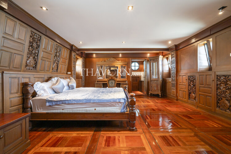 House For rent 4 bedroom 790 m² with land 900 m², Pattaya