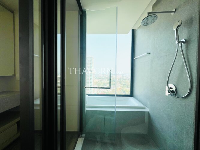 photo flat Arom Wongamat