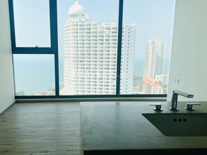 photo flat Arom Wongamat