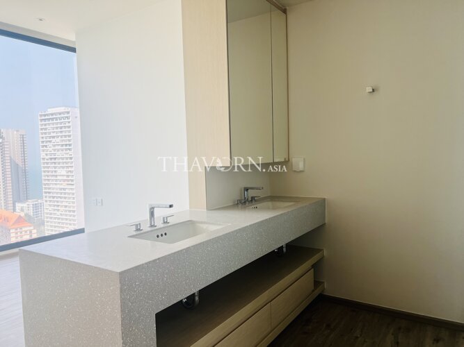 photo flat Arom Wongamat