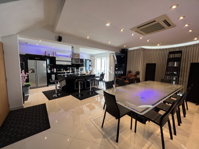 photo flat Peak Condominium