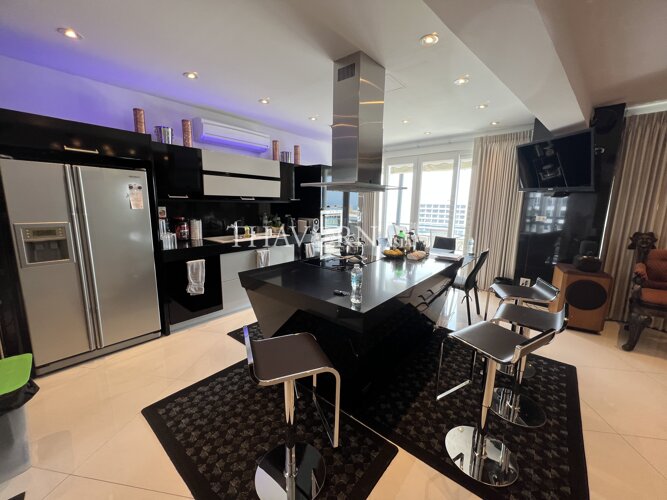 photo flat Peak Condominium